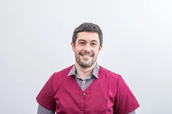 Portrait de Tristan Vila, audioprothésiste diplômé et fondateur d'Audition Confiance