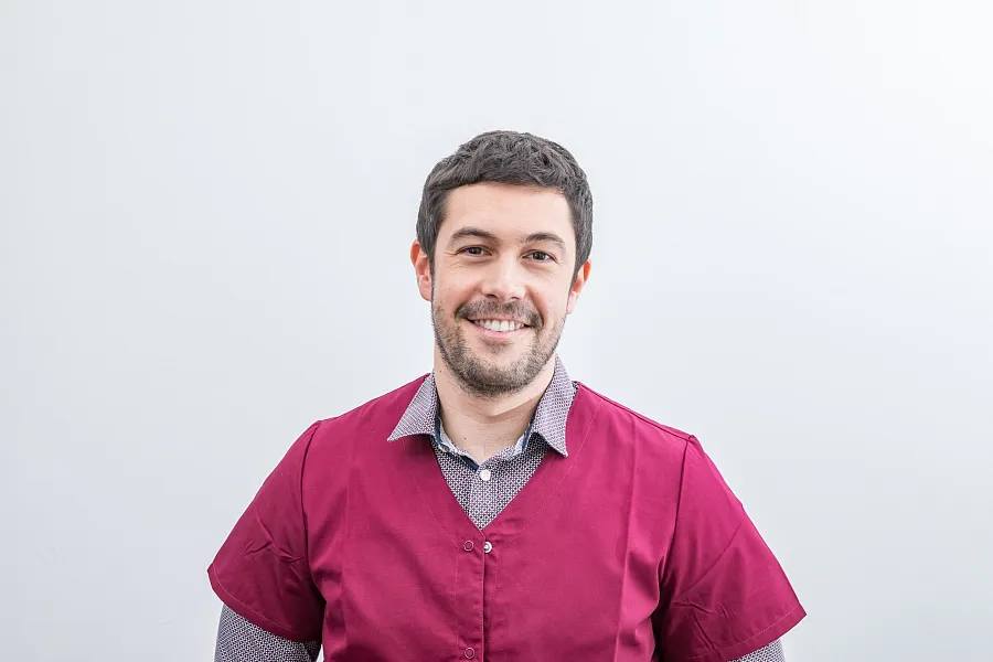 Portrait de Tristan Vila, audioprothésiste diplômé et fondateur d'Audition Confiance