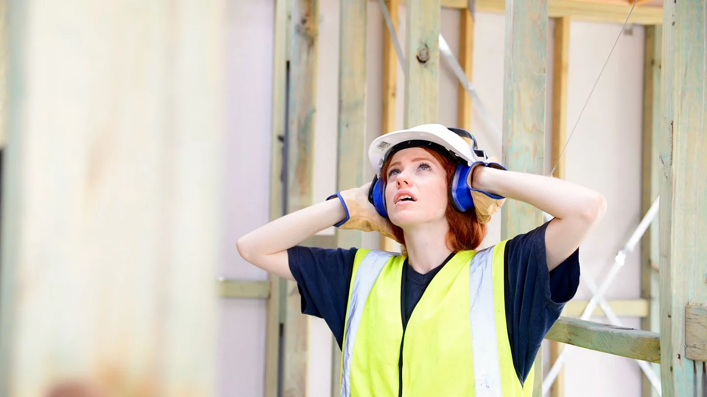 Protection contre le bruit au travail pour prévenir la perte auditive