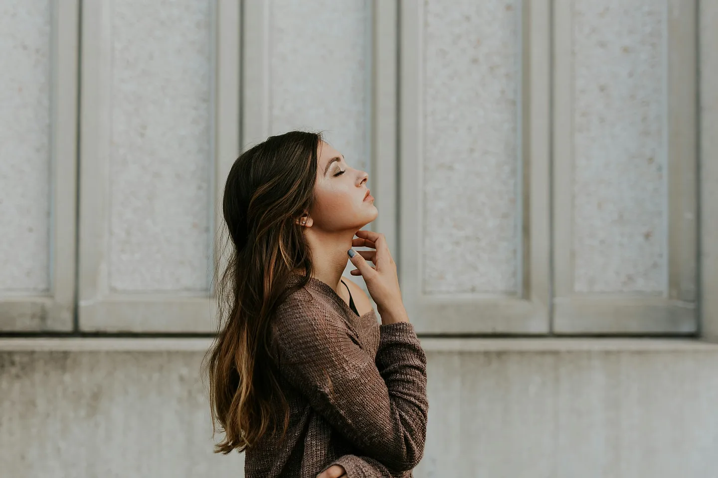 Femme pensive et soucieuse